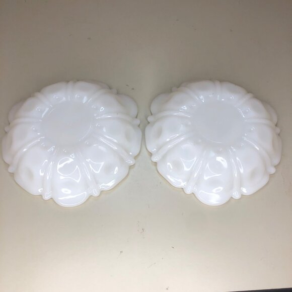 2 Anchor Hocking Milk Glass Trinket or Candy Dishes 5.5" - Picture 3 of 6